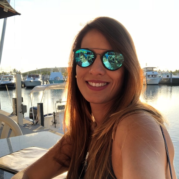 Meet your Posher, Alix - Picture 1 of 1